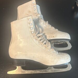 Women’s Ice Skates 8